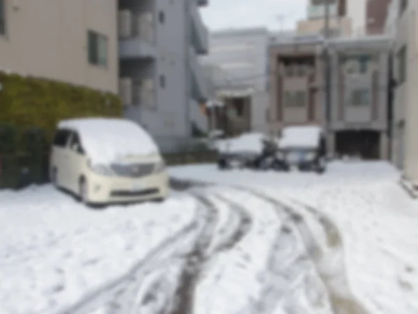 雪に覆われた車のイメージをぼかします。 — ストック写真