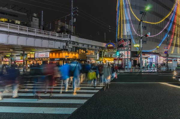아 메 요코 쇼핑 거리 tokyo,Japan.Ameyoko에서 우에노 역 근처 야마노테 따라 바쁜 시장 거리는 도쿄, 일본-11 월 19 일, 2016:. — 스톡 사진