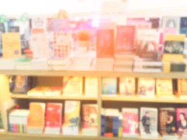 Bir kitapçı görüntü bulanık. güneş ışığı ile 