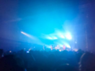 Soyut bulanık. küçük bir kulüp konser. 