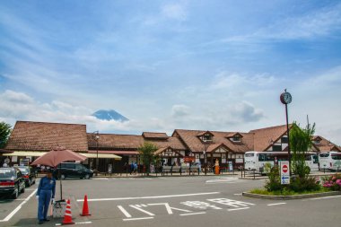 : Yamanashi, Japan - 24 Temmuz 2017: Fuji Dağı Kawaguchi tren istasyonu .