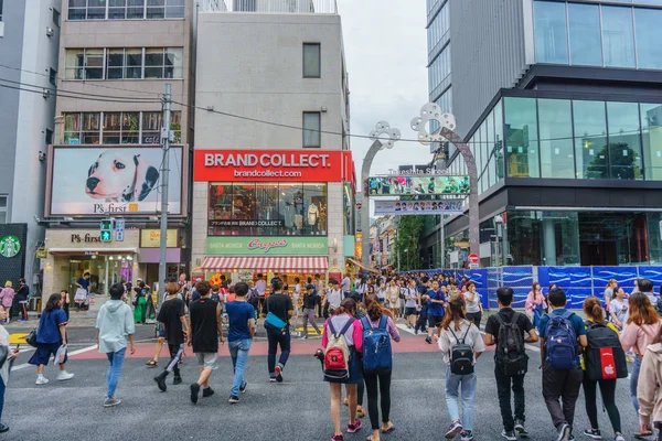 東京、日本 - 2017 年 7 月 26 日: 原宿竹下通り、Japan.Takeshita 通りは商店街原宿駅横にある有名なファッション . — ストック写真