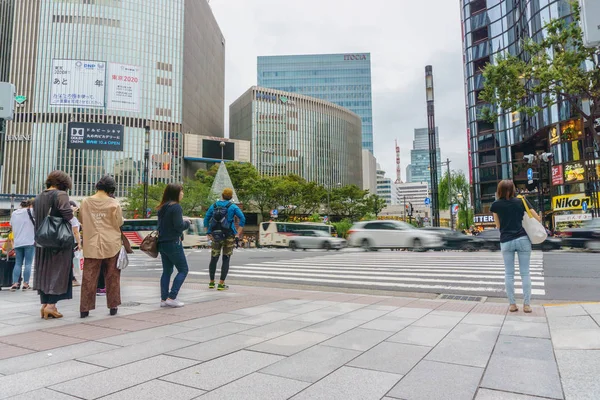 TOKYO , JAPAN - September 28 2019 :  Ginza crossing in Tokyo , Japan — ストック写真