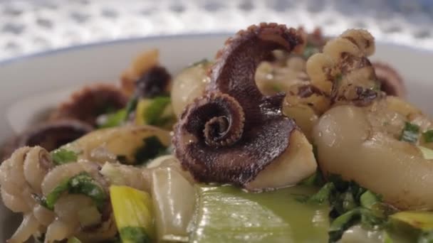 Close-up of green salad with seafood — Stock Video