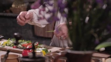 Dereotu sökük eller