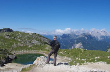 Alplerde dağ manzarası