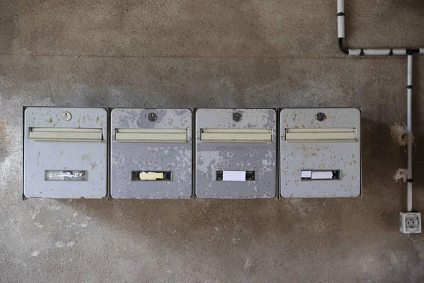 Старые Почтовые Ящики Стены — стоковое фото