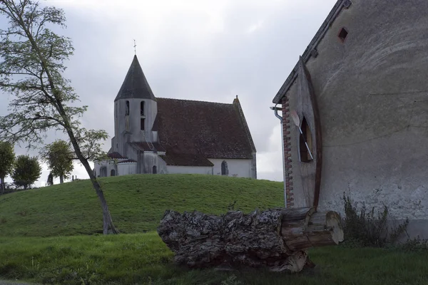 法国勃艮第乡村教堂 — 图库照片