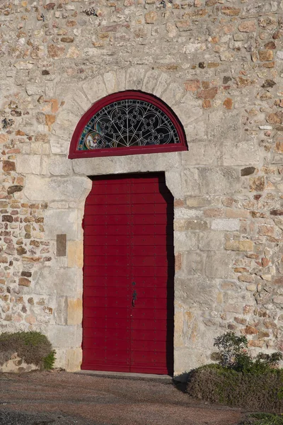 Puerta Roja Una Antigua Iglesia Borgoña — Foto de Stock