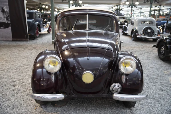 Devant Une Vieille Voiture Vintage — Photo