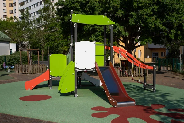 Colorato Parco Giochi All Aperto Bambini — Foto Stock