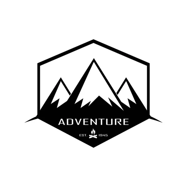 Logotipo da montanha no fundo branco — Vetor de Stock