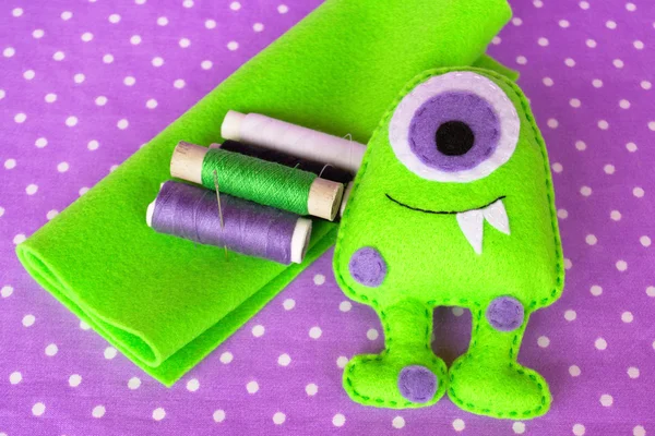 Green felt monster, thread set, green soft felt sheet. Sewing concept — Stock Photo, Image