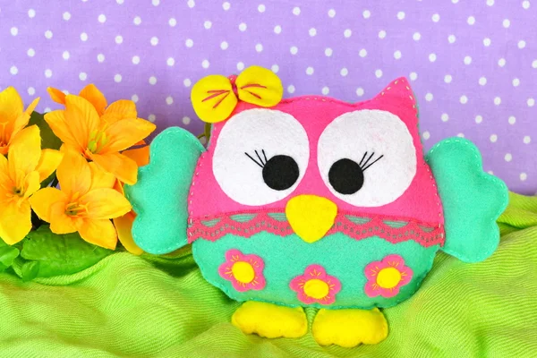 Cute bright owl toy. Children felt crafts — Stock Photo, Image