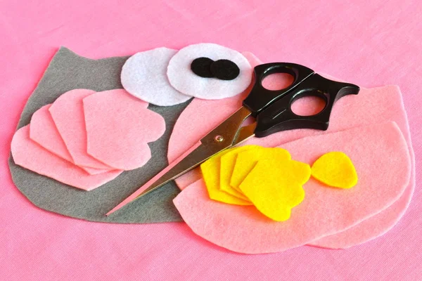 Sy set för filt Uggla - hur man gör en uggla handgjorda leksak — Stockfoto
