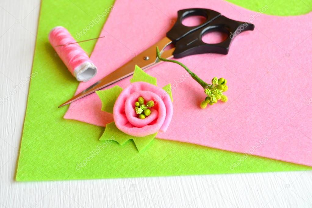 Brooch flower felt, scissors, thread, needle - how to make handmade brooch, sewing kit