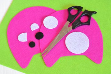 Pembe keçeli canavar için dikiş seti. El yapımı canavar oyuncağı nasıl yapılır?