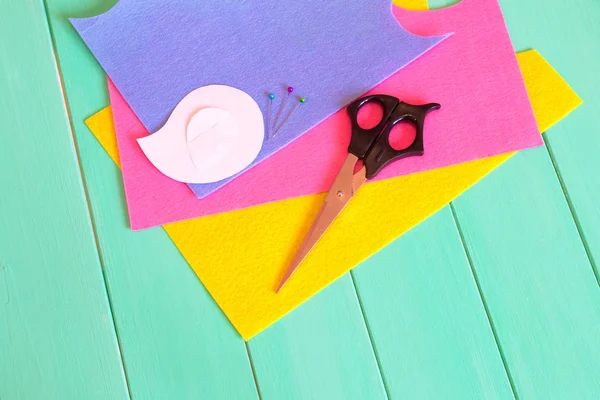 Sheets of felt, scissors, pins, paper templates - sewing set for felt bird. How to make a handmade toy