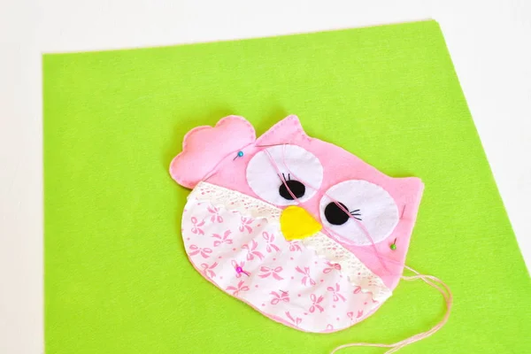 Sewing set for felt owl - how to make an owl handmade toy — Stock Photo, Image