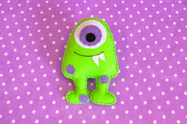 Komik keçe canavar oyuncak. Canavar oyuncak Yeşil Keçe yaptım