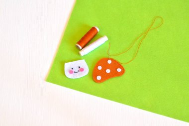 Yaprak hissettim, bilgileri, iş parçacığı, iğne - dikiş seti keçe mantar için hissettim. Öğretici