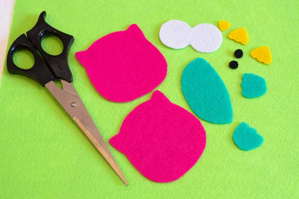 Sewing set for felt owl - how to make an owl toy. Step — Stock Photo, Image