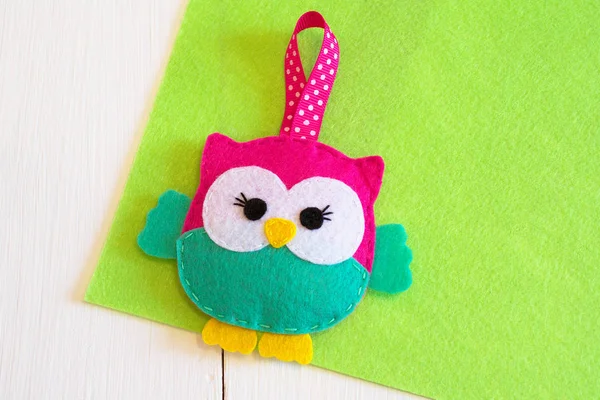 Cute felt owl toy. Step — Stock Photo, Image