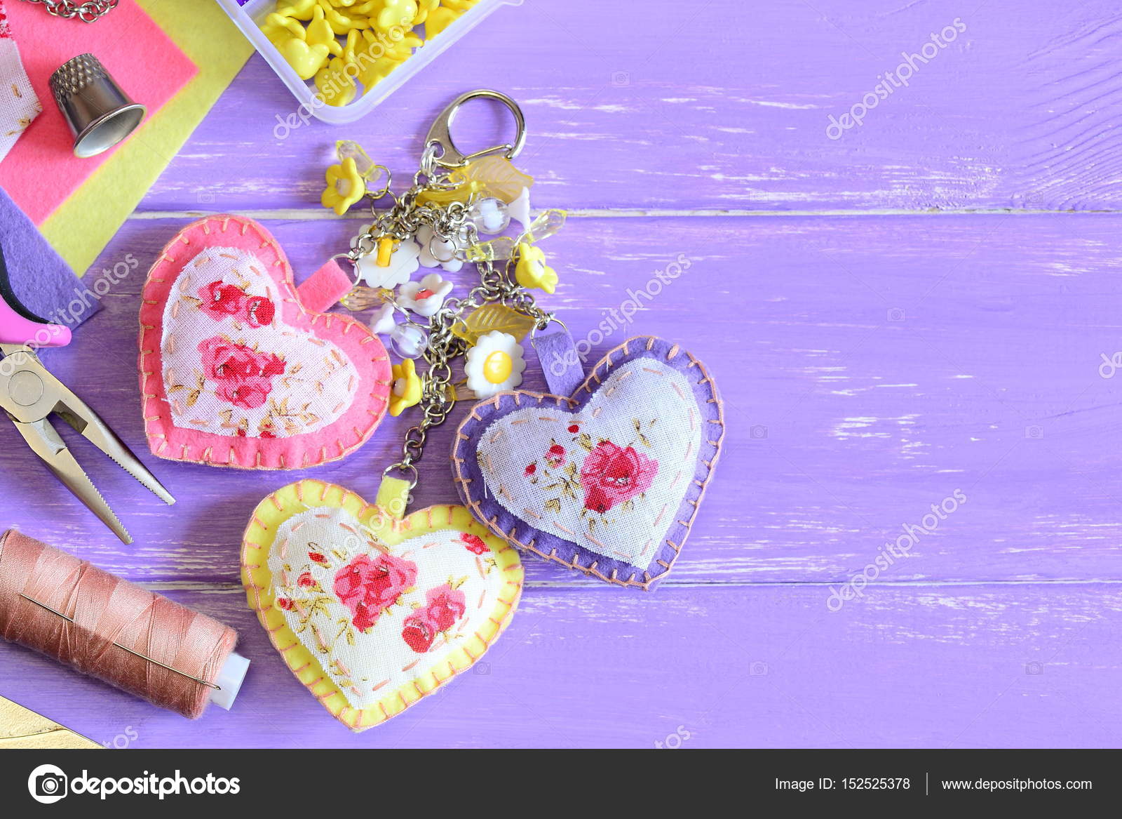 Süße Herzen Schlüsselanhänger Mit Blumen Perlen Handfilz