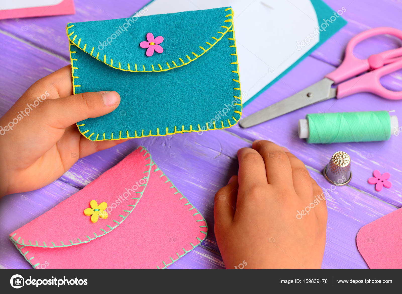 Nice Felt Purse With Flower Wooden Button Scissors Thread Needle Thimble  Paper Templates Flower Wooden Buttons On A Wooden Table Kids Hand Sewing  Workshop Concept Stock Photo - Download Image Now - iStock