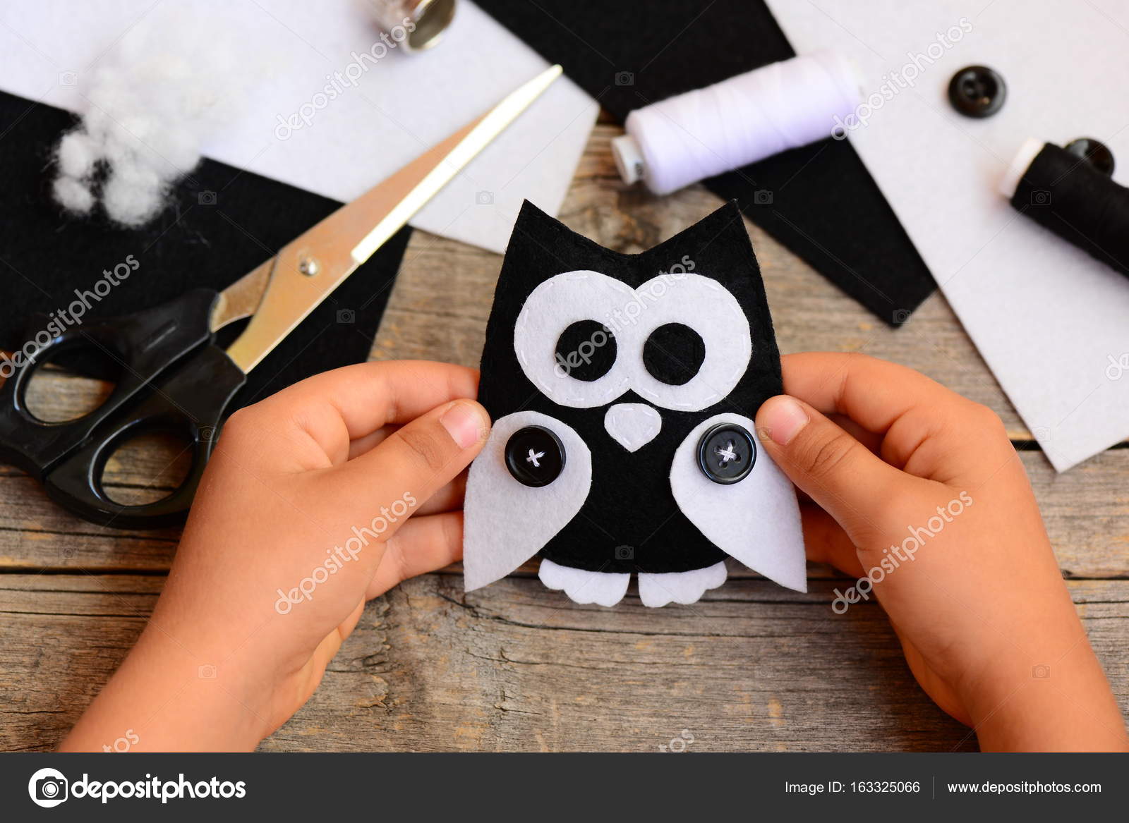 https://st3.depositphotos.com/8416818/16332/i/1600/depositphotos_163325066-stock-photo-child-holds-a-felt-owl.jpg