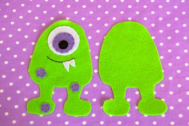 Keçeli canavar için dikiş seti. El yapımı canavar oyuncağı nasıl yapılır? Adım adım. DIY çocuklar için basit fotoğraflar dikme projelerini hissetti. Yeni başlayanlar için el dikme dersleri. Çocuklar için ucuz Cadılar Bayramı el sanatları