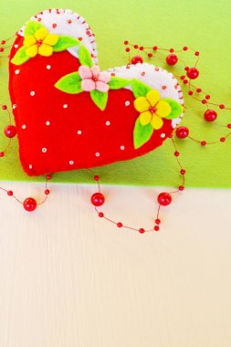 El yapımı keçe kalp - Sevgililer günü, güzel kalp el yapımı sembolü