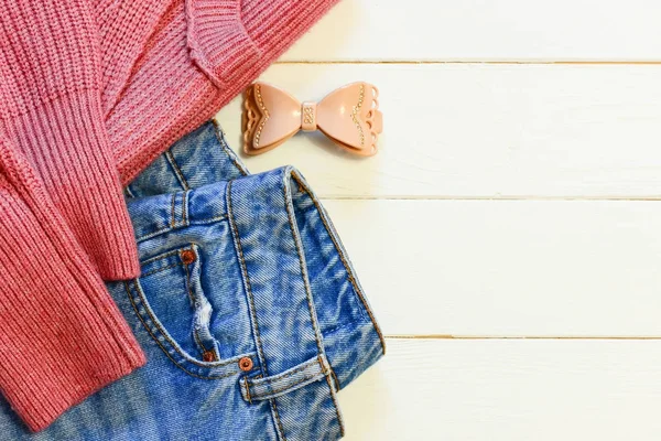 Ropa Casual Para Mujer Pantalones Vaqueros Azules Para Mujer Suéter — Foto de Stock