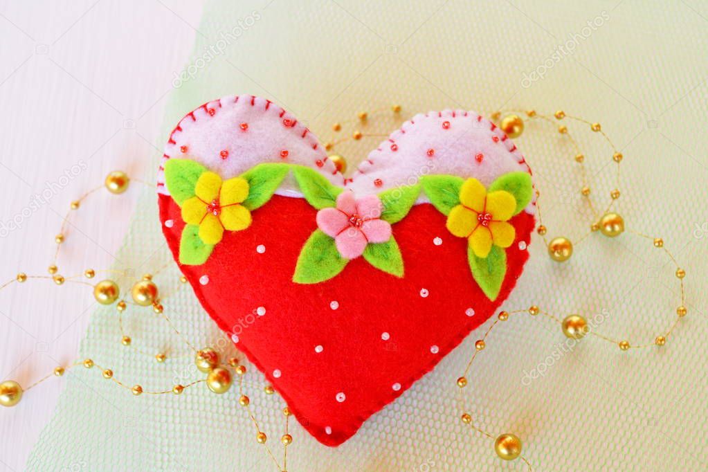 Simple felt crafts on Valentines day. Beautiful felt heart. St. Valentine's Day gift idea. Handmade felt heart - symbol of Valentines Day, beautiful heart handmade 