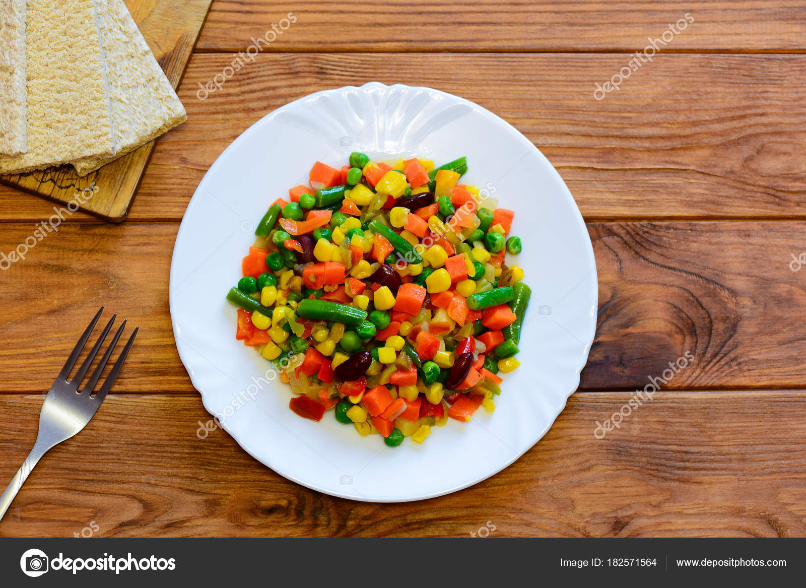 Ensalada con las setas y frijoles para el invierno Ensalada con las setas y frijoles para el invierno