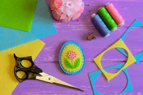 Felt Easter Egg Decoration Flower Simple Easter Crafts Children Sewing — Stock Photo, Image