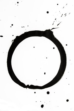 Beyaz arka planda kahve fincanı lekesi