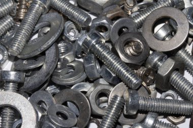 Beyaz Arkaplanda Eski Sürgü, Vidalar, Fındık Mühendisliği Metal Malzemeleri Koleksiyonu