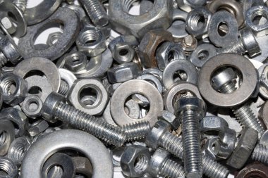 Beyaz Arkaplanda Eski Sürgü, Vidalar, Fındık Mühendisliği Metal Malzemeleri Koleksiyonu