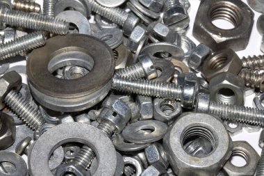 Beyaz Arkaplanda Eski Sürgü, Vidalar, Fındık Mühendisliği Metal Malzemeleri Koleksiyonu
