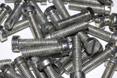 Beyaz Arkaplanda Eski Sürgü, Vidalar, Fındık Mühendisliği Metal Malzemeleri Koleksiyonu