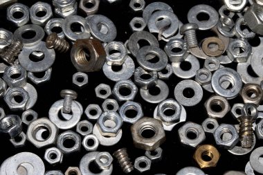 Beyaz Arkaplanda Eski Sürgü, Vidalar, Fındık Mühendisliği Metal Malzemeleri Koleksiyonu