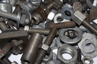 Beyaz Arkaplanda Eski Sürgü, Vidalar, Fındık Mühendisliği Metal Malzemeleri Koleksiyonu