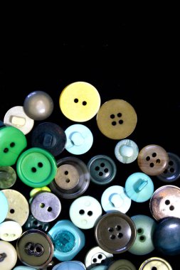 Çok Renkli Farklı Boyut Düğmeleri Koleksiyonu 