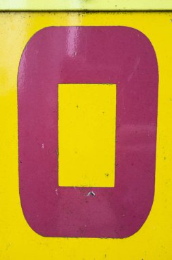 Sıkıntılı Durum Tipografisi ile Yazılan Sözcükler 0 Numarasını Buldu