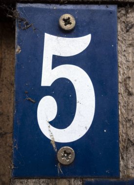 Sıkıntılı Durum Tipografisi ile Yazılan Sözcükler Beş Numara Bulundu