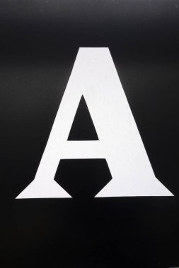 Sıkıntılı Durum Tipografisi ile Yazılan Sözcükler Bulundu Harf A