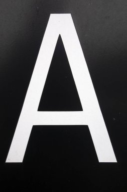 Sıkıntılı Durum Tipografisi ile Yazılan Sözcükler Bulundu Harf A