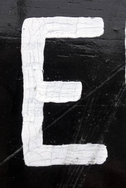 Sıkıntılı Durum Tipografisi ile Yazılan Sözcükler E Harfi Bulundu