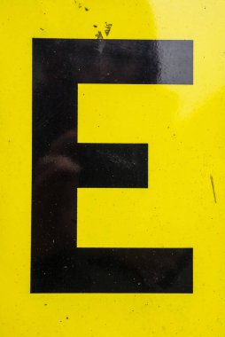 Sıkıntılı Durum Tipografisi ile Yazılan Sözcükler E Harfi Bulundu